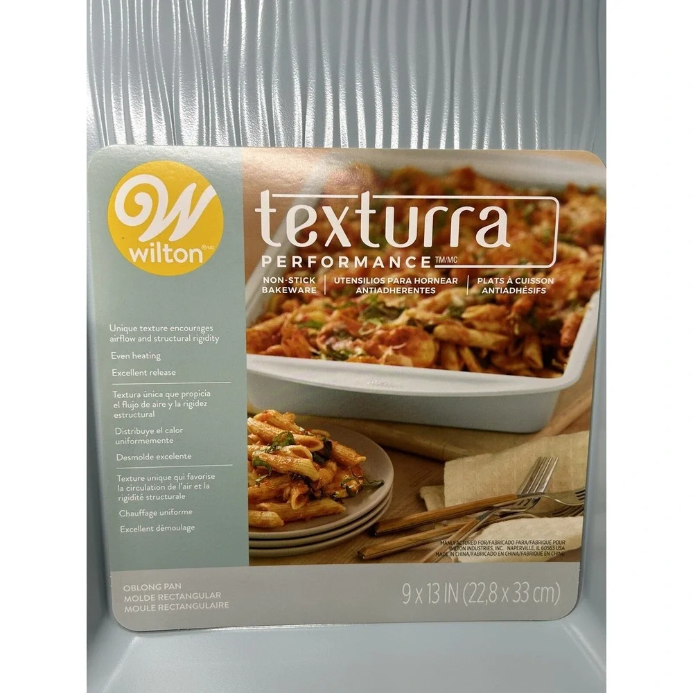 Wilton Texturra Performance Non-Stick Oblong Cake Pan 9